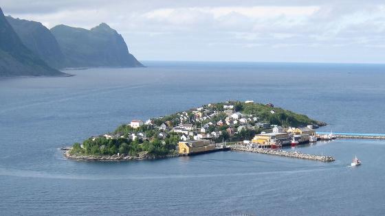 Husoy,_Senja.1000x563.jpg