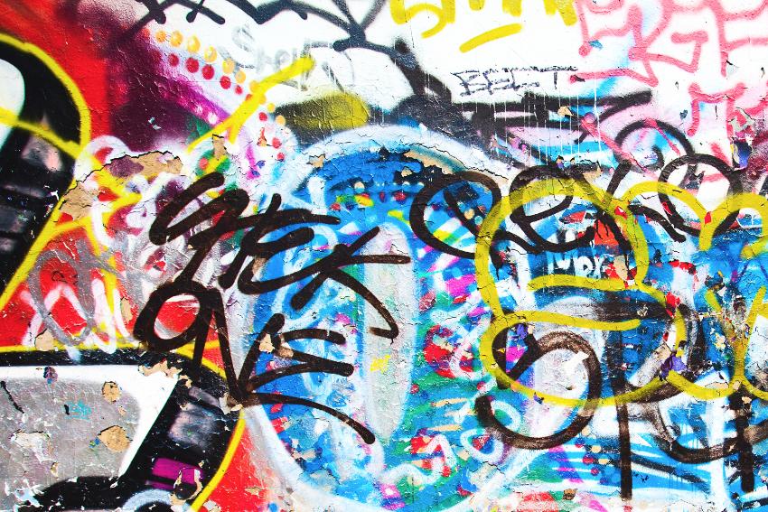 grafitti på en vegg 