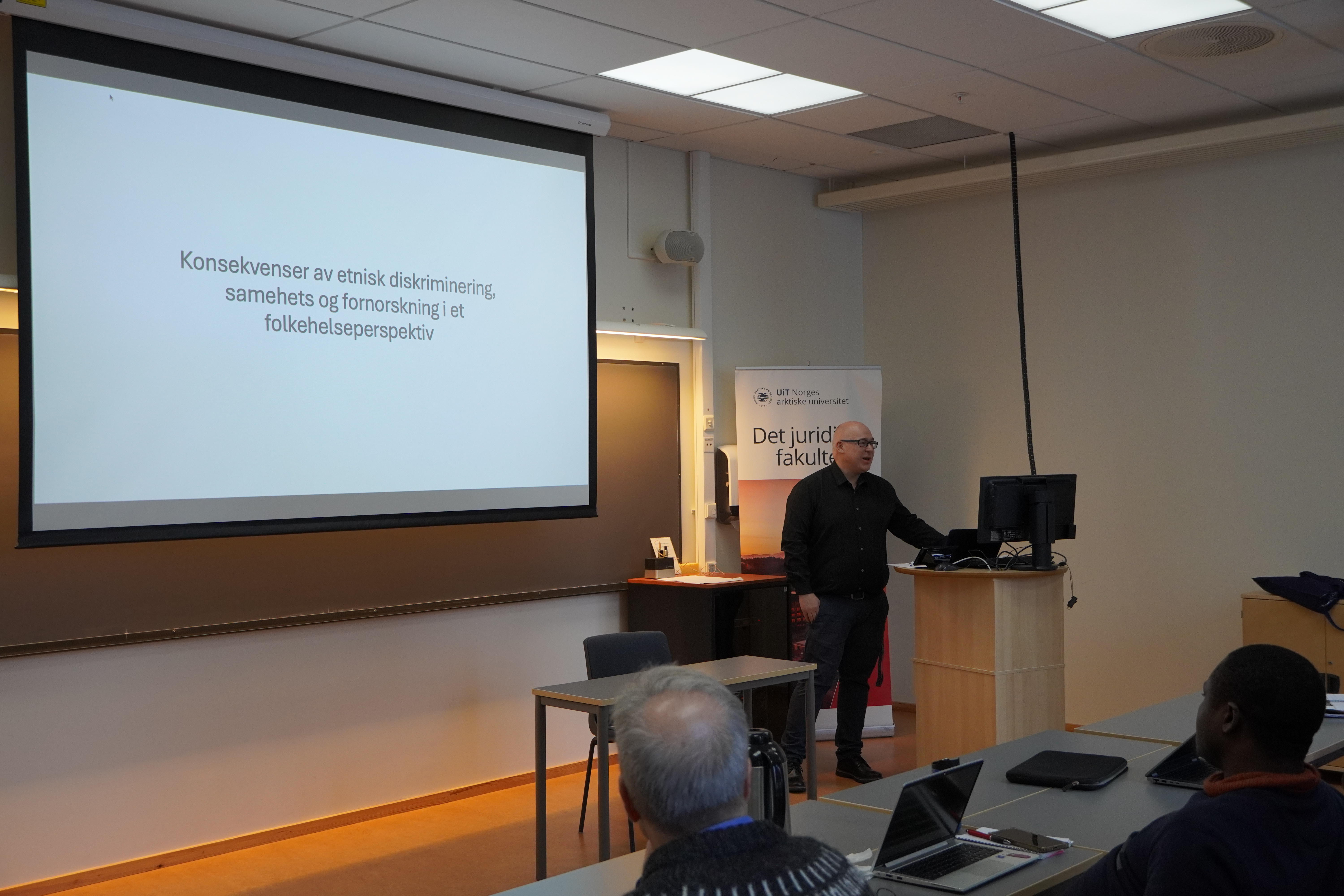 Ketil Lenert Hansen is showing the intro to his presentation