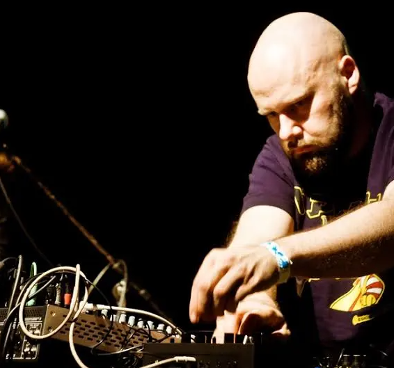 Illustrasjons-/bannerbilde for Artist talk with Lasse Marhaug