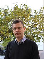 torkelsa.jpg mann, kort hår, mørtk hår, ser i kamera