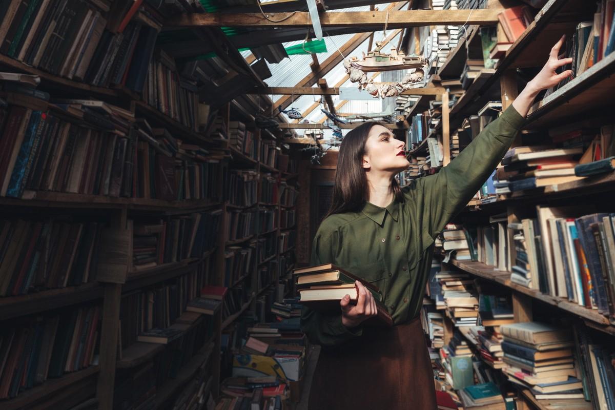 Illustrasjons-/bannerbilde for Skjønnlitteratur om lærere for (fremtidige) lærere / Fiction About Teachers for (Future) Teachers